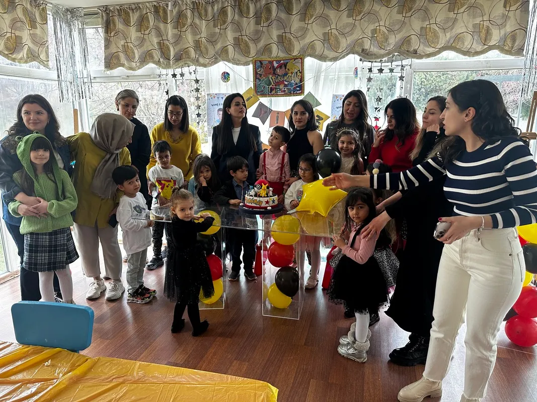 Parti evimizde kutlama masası